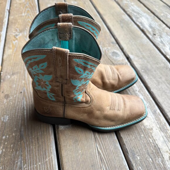 Ariat Tan Leather Turquoise Stitching Cattle Cate Western Boot in Kids 4.5/EU 36 - Picture 2 of 10